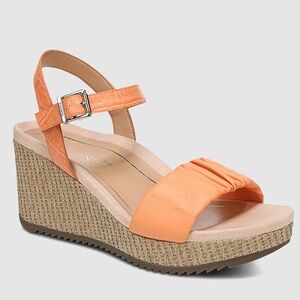 Vionic Aileen Wedge Sandals in Tangerine Leather size 8W